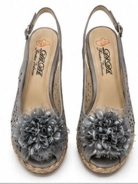 Size 8.5. DbDk Fashion Grey Floral Peep-Toe Cork Wedge Sandals